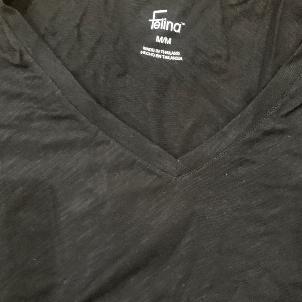BNWT Felina Women's Classic Black V-Neck Tee - Picture 5 of 7